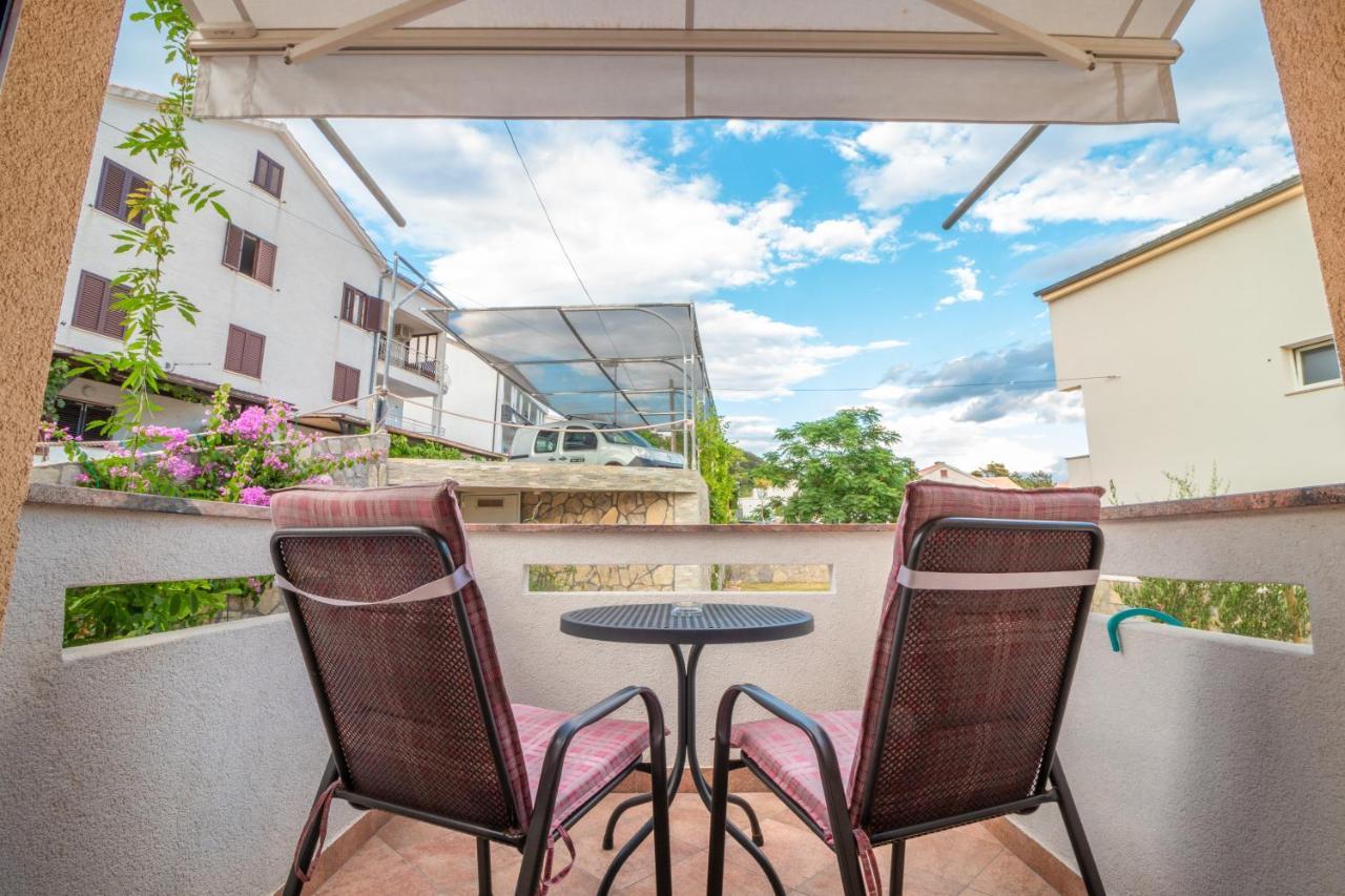 Apartments Dujmovic With Terrace Baška Eksteriør bilde