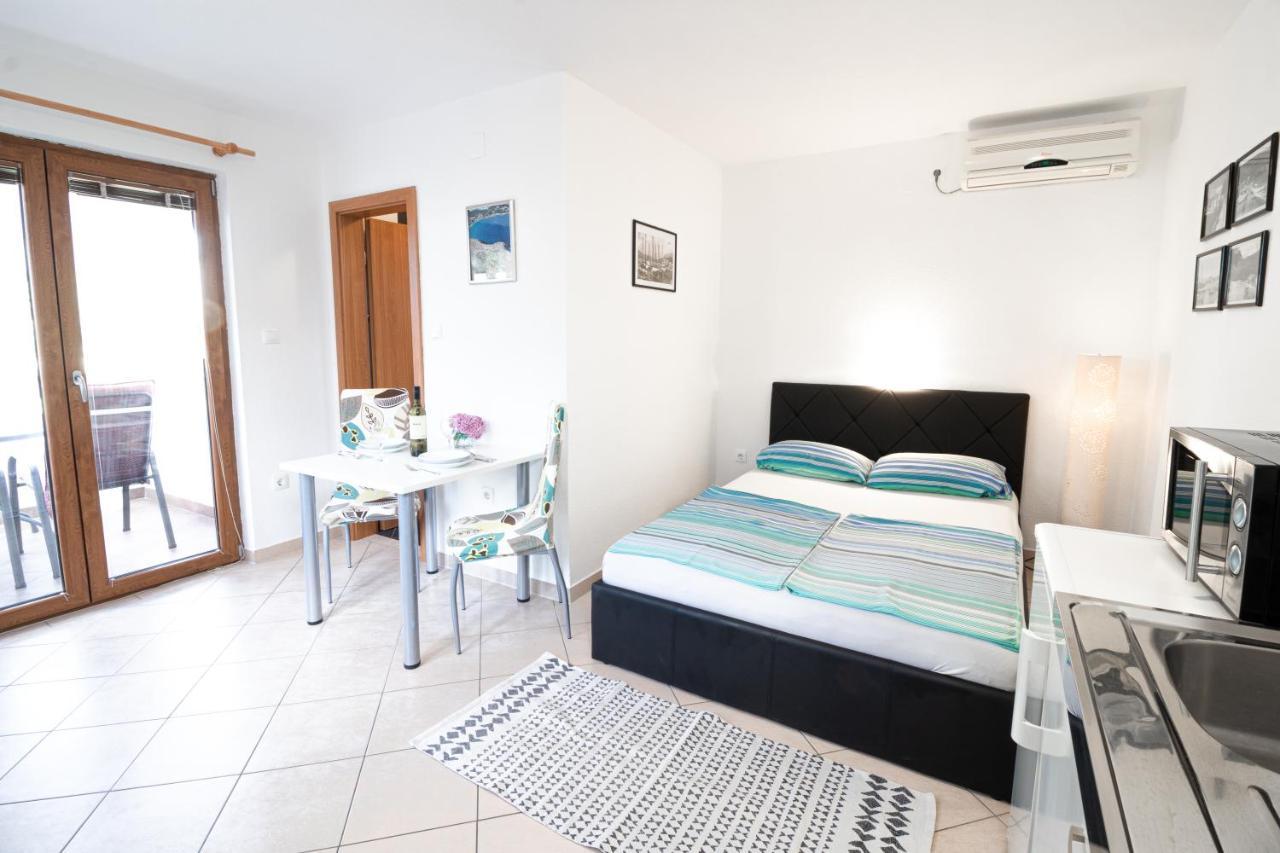 Apartments Dujmovic With Terrace Baška Eksteriør bilde