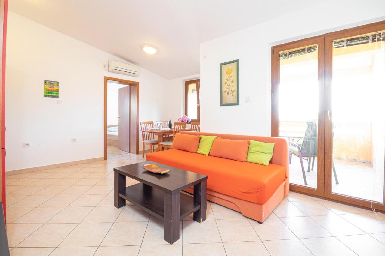 Apartments Dujmovic With Terrace Baška Eksteriør bilde